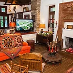260m2 Unique Mountain House In Parnasos Сasa de vacaciones Lílaia