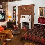 260m2 Unique Mountain House In Parnasos * Lílaia