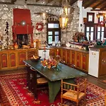 260m2 Unique Mountain House In Parnasos Сasa de vacaciones Lílaia