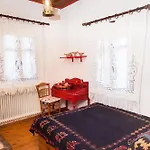 260m2 Unique Mountain House In Parnasos Сasa de vacaciones *