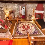 260m2 Unique Mountain House In Parnasos Lílaia