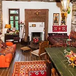 260m2 Unique Mountain House In Parnasos Сasa de vacaciones *