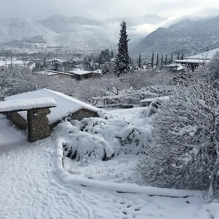 260m2 Unique Mountain House In Parnasos Casa vacanze Lílaia
