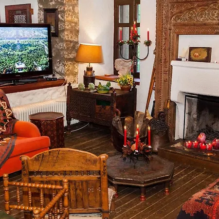 260m2 Unique Mountain House In Parnasos Dom wakacyjny