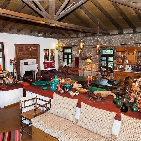 260m2 Unique Mountain House In Parnasos Casa vacanze *