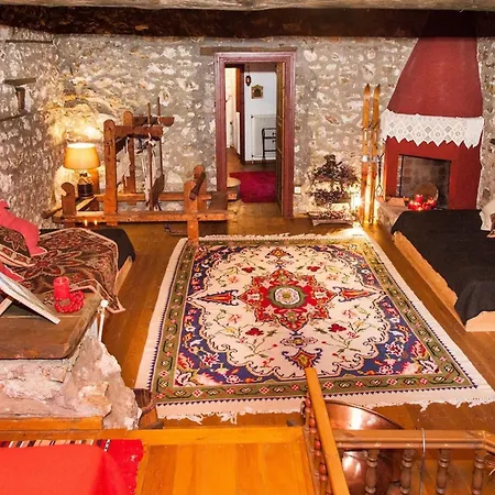 260m2 Unique Mountain House In Parnasos Lílaia