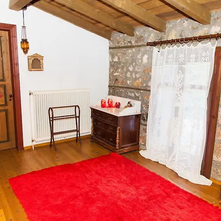 260m2 Unique Mountain House In Parnasos Holiday home