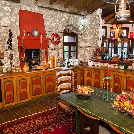 260m2 Unique Mountain House In Parnasos * Lílaia